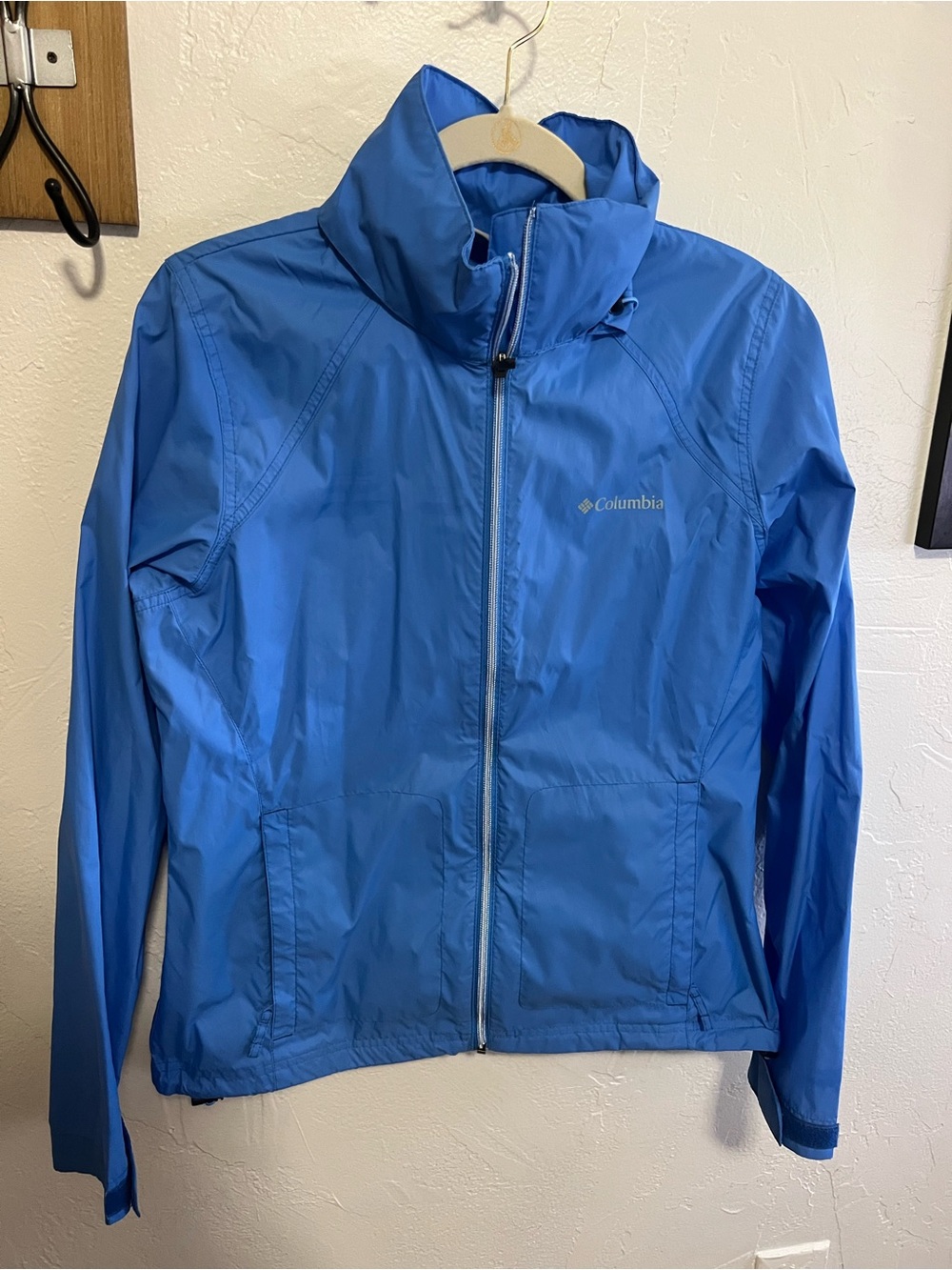 Columbia Blue Lightweight Hooded Windbreaker Jacket